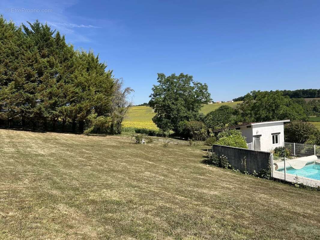 Maison à SALLES-LAVALETTE