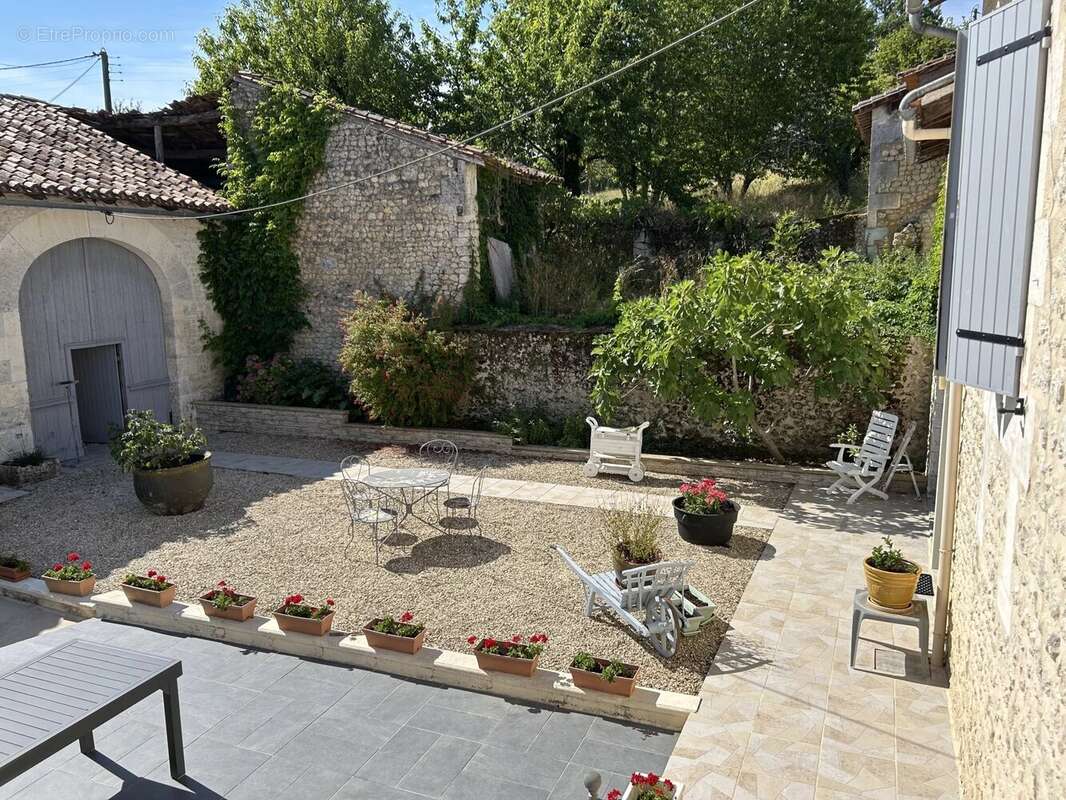 Maison à SALLES-LAVALETTE