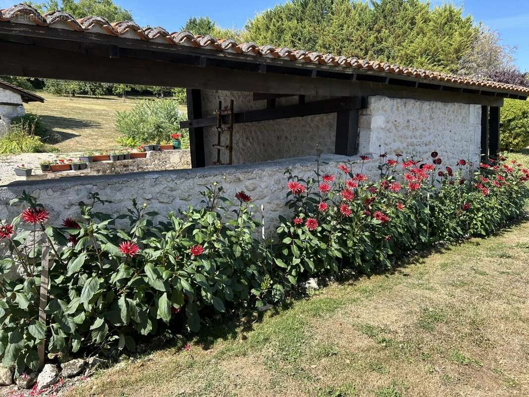 Maison à SALLES-LAVALETTE