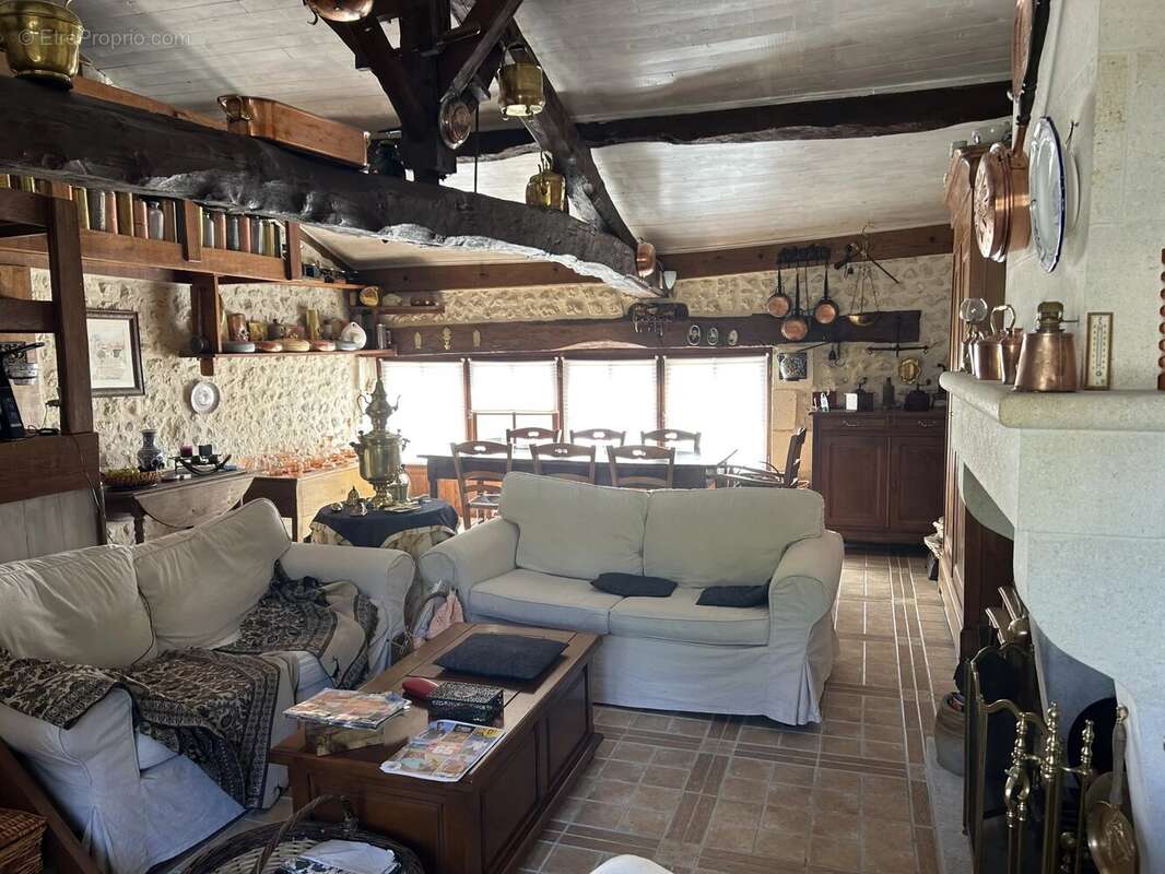 Maison à SALLES-LAVALETTE