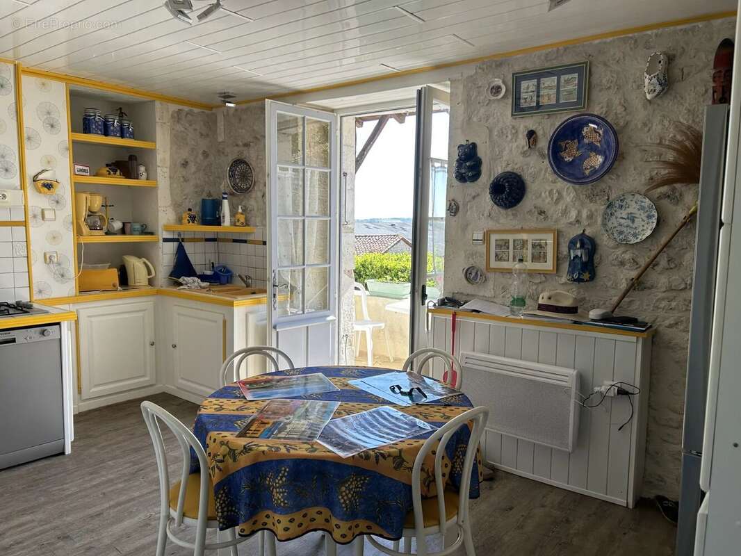 Maison à SALLES-LAVALETTE