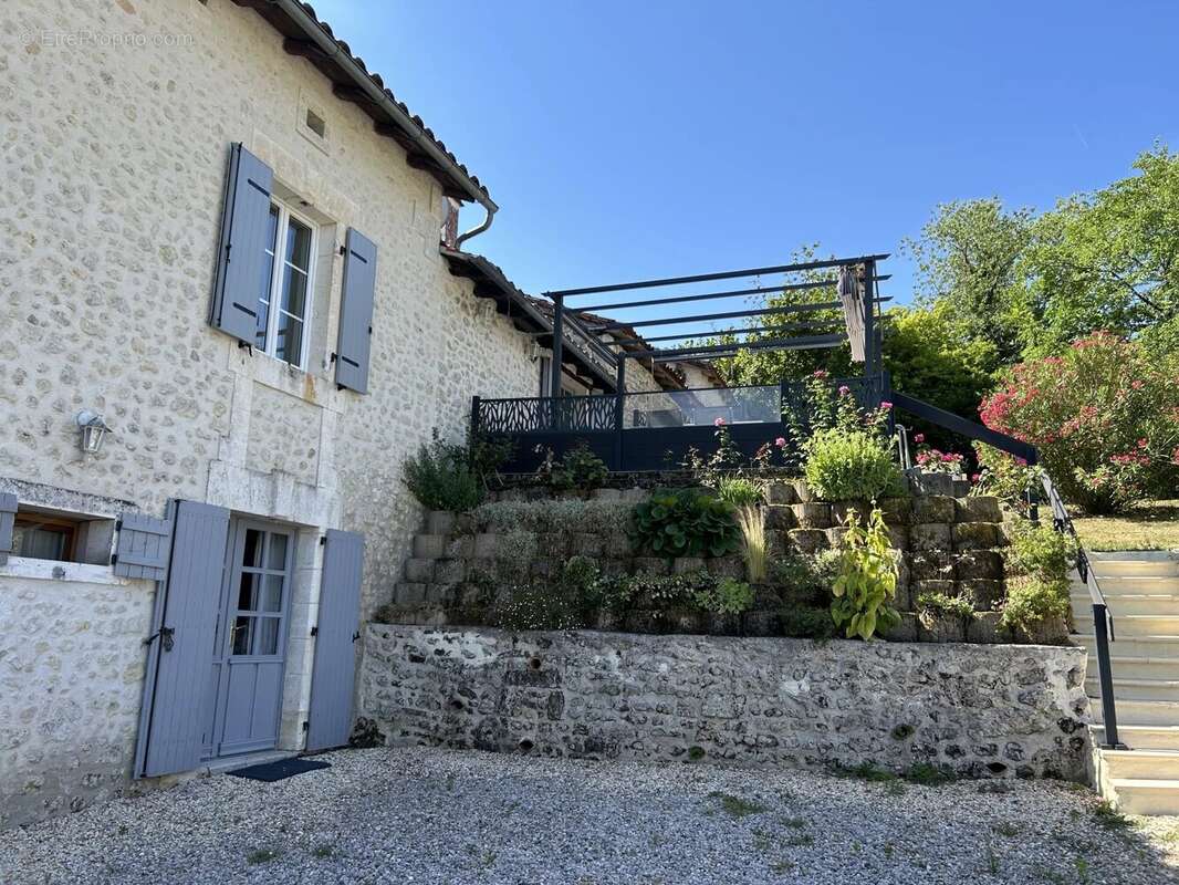 Maison à SALLES-LAVALETTE