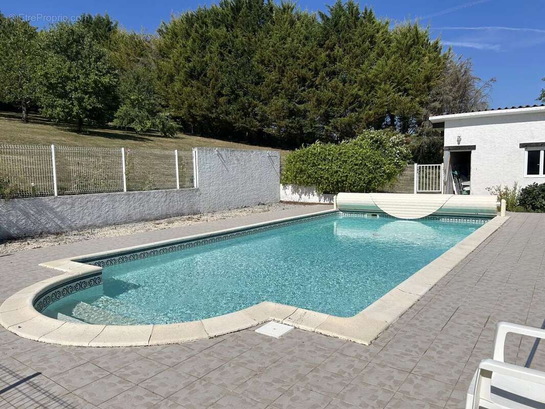 Maison à SALLES-LAVALETTE