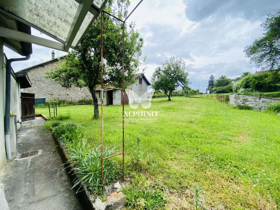 Maison à PEYRAT-LE-CHATEAU