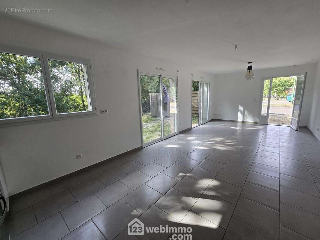 Pièce de vie lumineuse. - Maison à SAINT-VINCENT-SUR-JARD