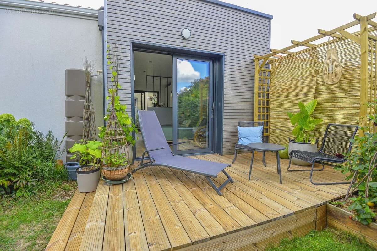 Maison à SAINT-LEGER-LES-VIGNES