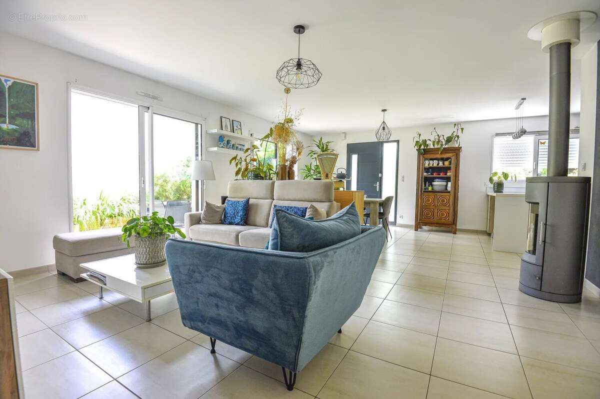 Maison à SAINT-LEGER-LES-VIGNES