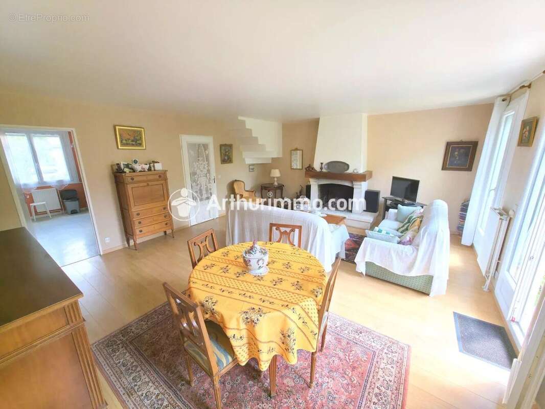 Maison à SAVIGNY-LE-TEMPLE