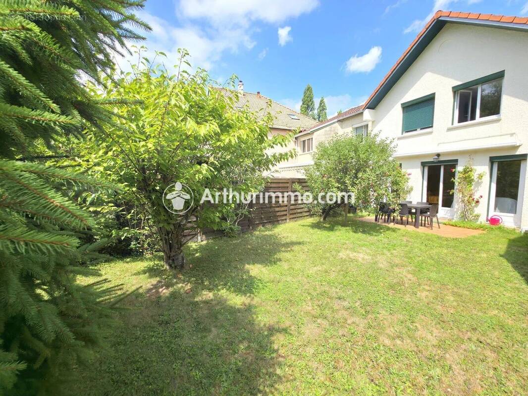 Maison à SAVIGNY-LE-TEMPLE