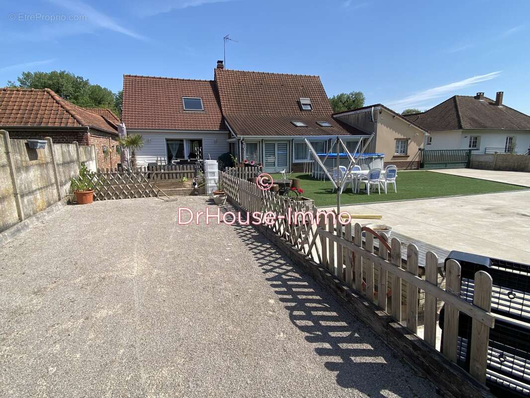 Maison à BEAURAINVILLE