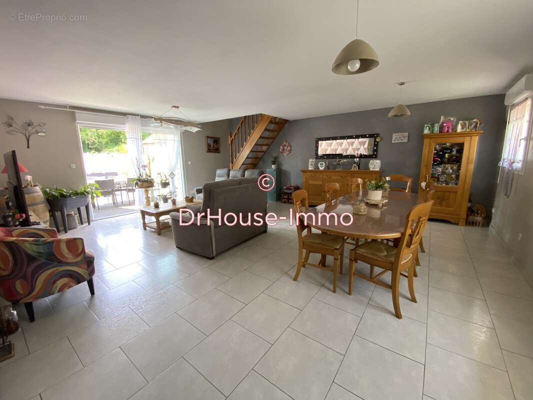 Maison à BEAURAINVILLE