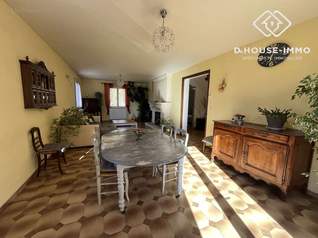 Maison à CHAMPAGNAC-DE-BELAIR