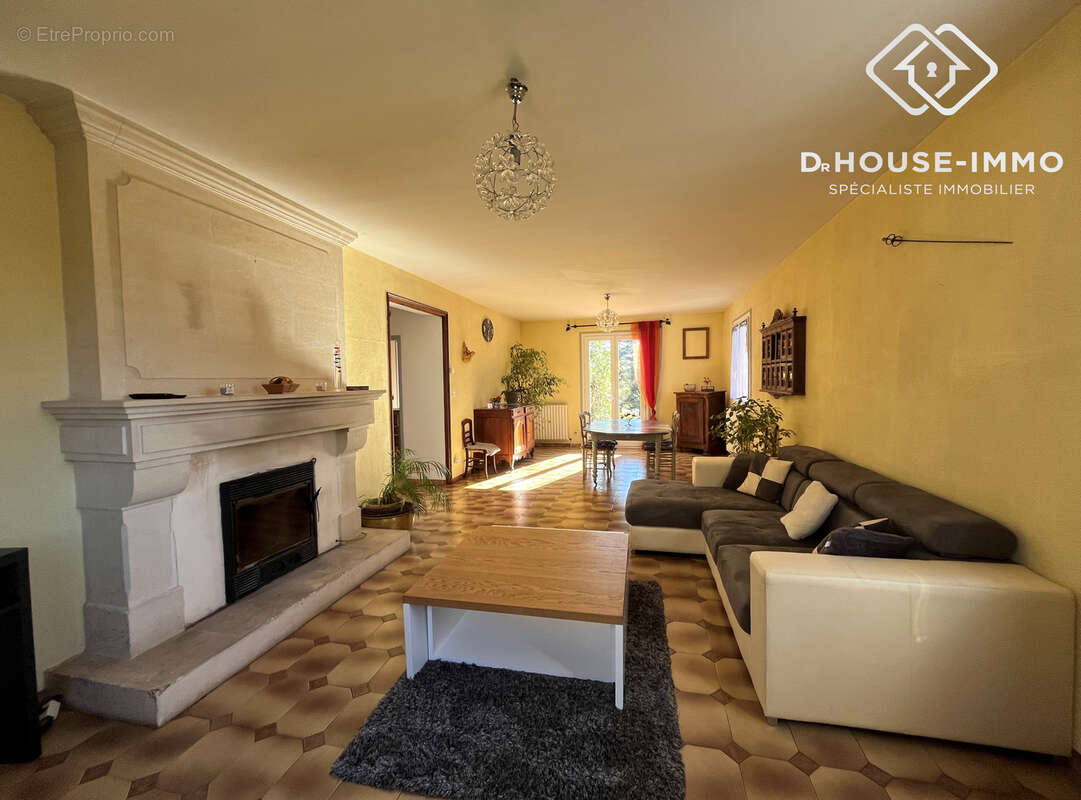 Maison à CHAMPAGNAC-DE-BELAIR