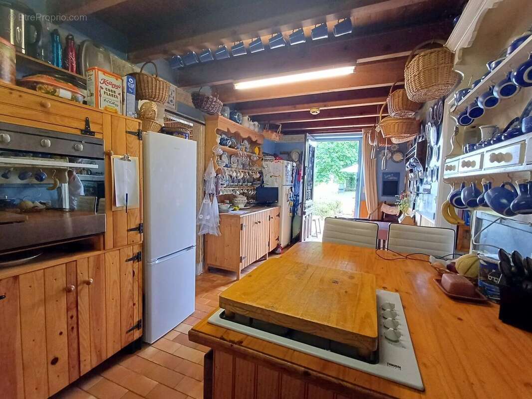 Maison à NIEUL-LE-VIROUIL