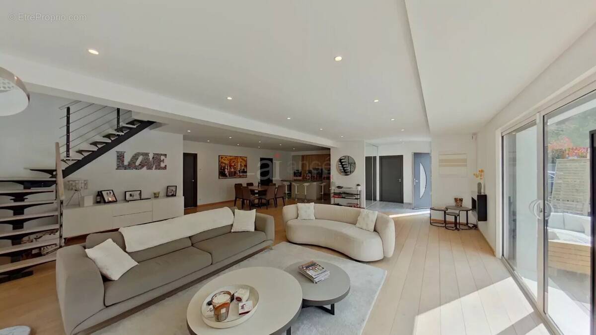 Maison à COLLONGES-AU-MONT-D&#039;OR