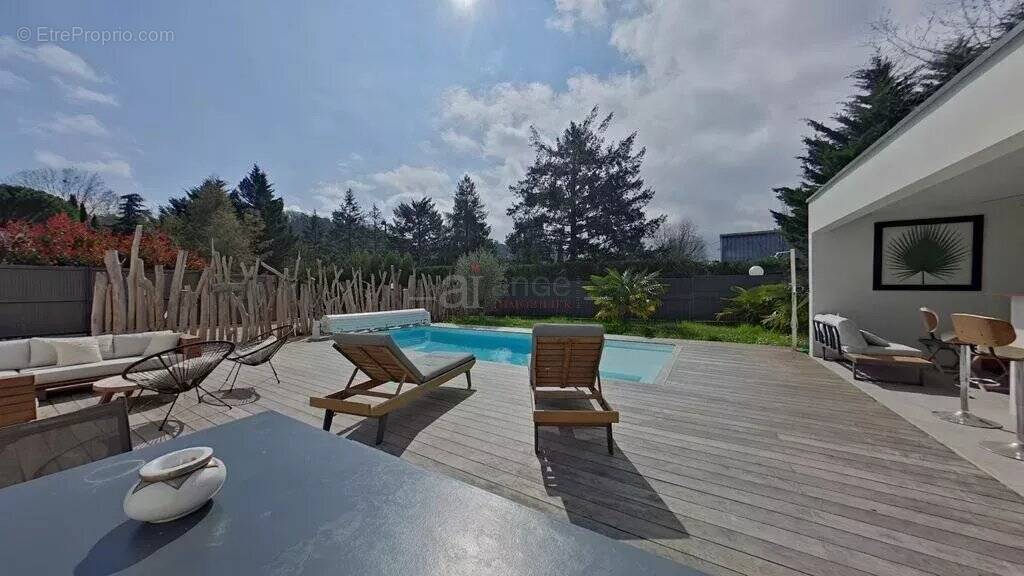 Maison à COLLONGES-AU-MONT-D&#039;OR