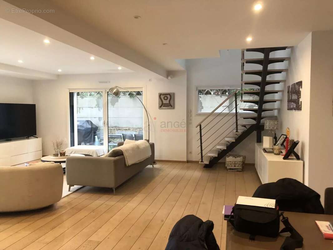 Maison à COLLONGES-AU-MONT-D&#039;OR