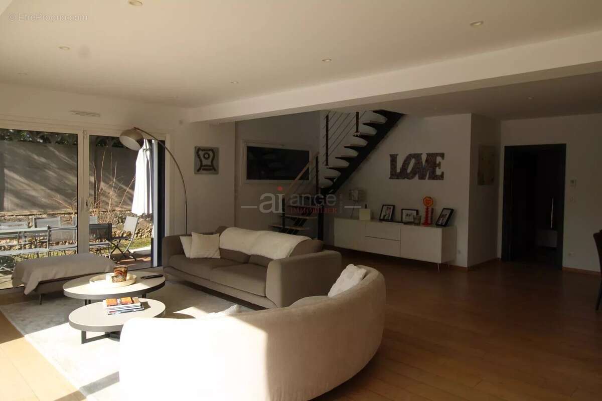 Maison à COLLONGES-AU-MONT-D&#039;OR