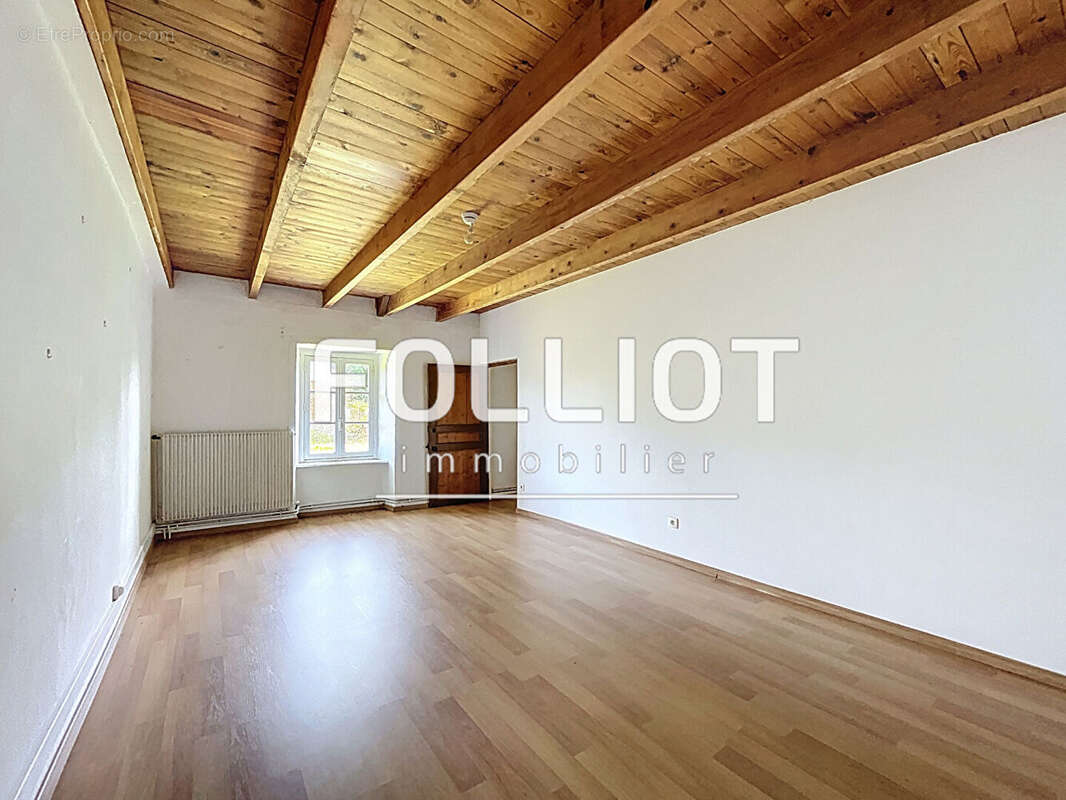 Maison à NOTRE-DAME-DE-CENILLY