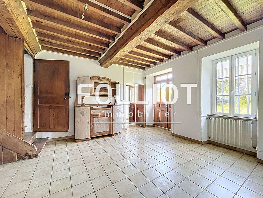 Maison à NOTRE-DAME-DE-CENILLY