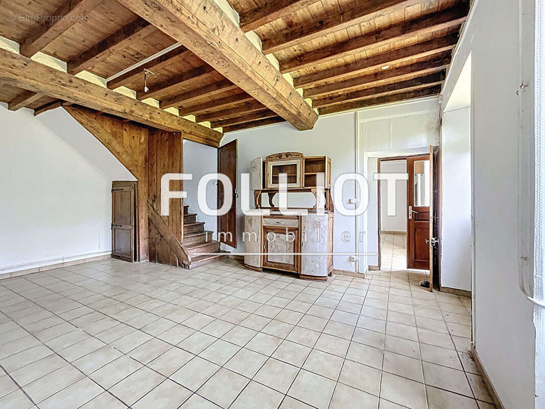 Maison à NOTRE-DAME-DE-CENILLY