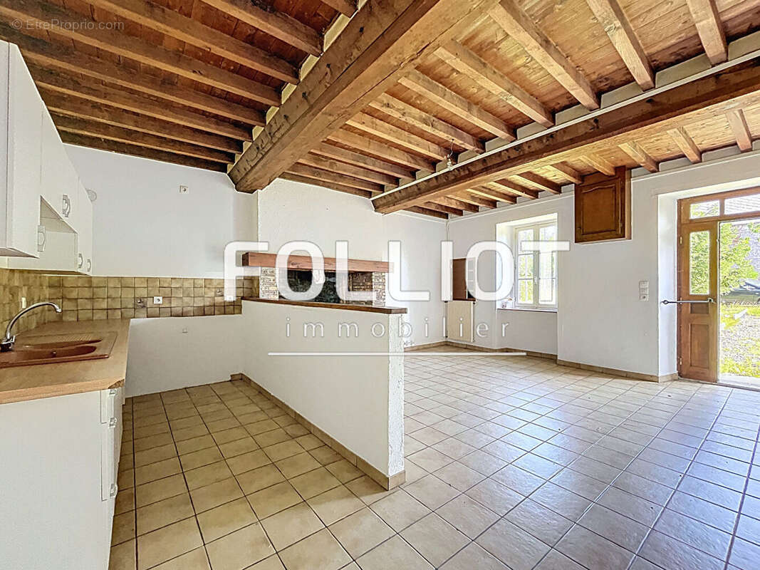 Maison à NOTRE-DAME-DE-CENILLY