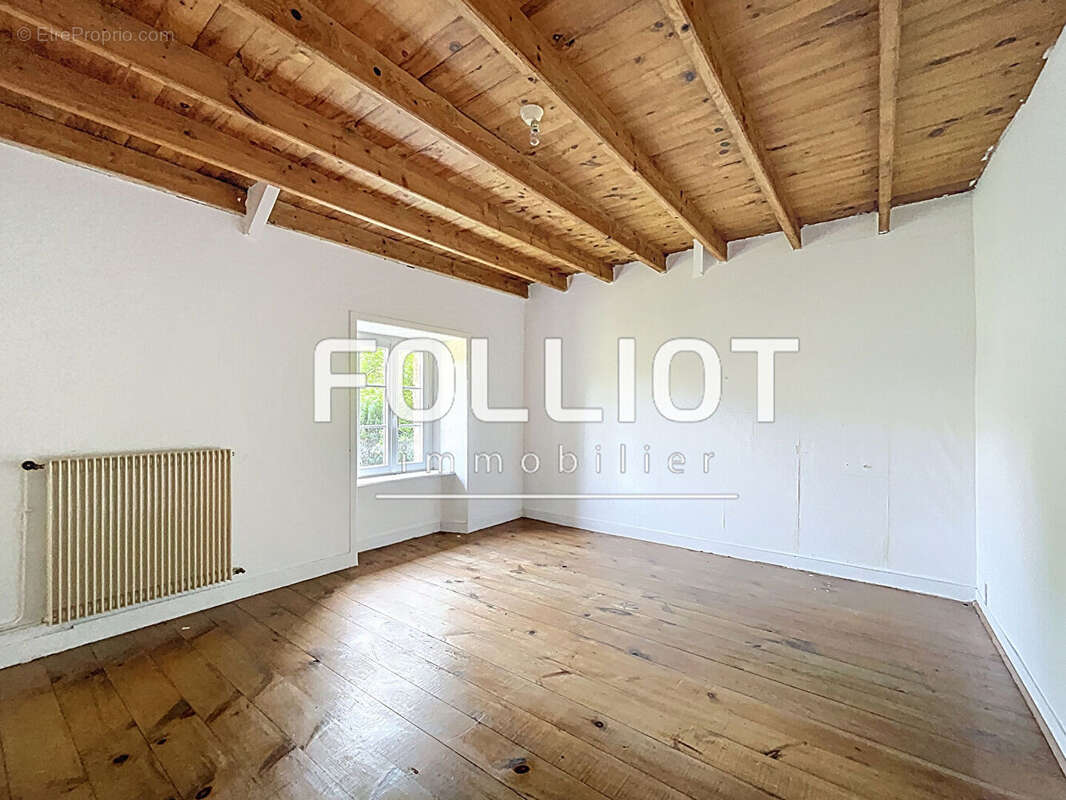 Maison à NOTRE-DAME-DE-CENILLY