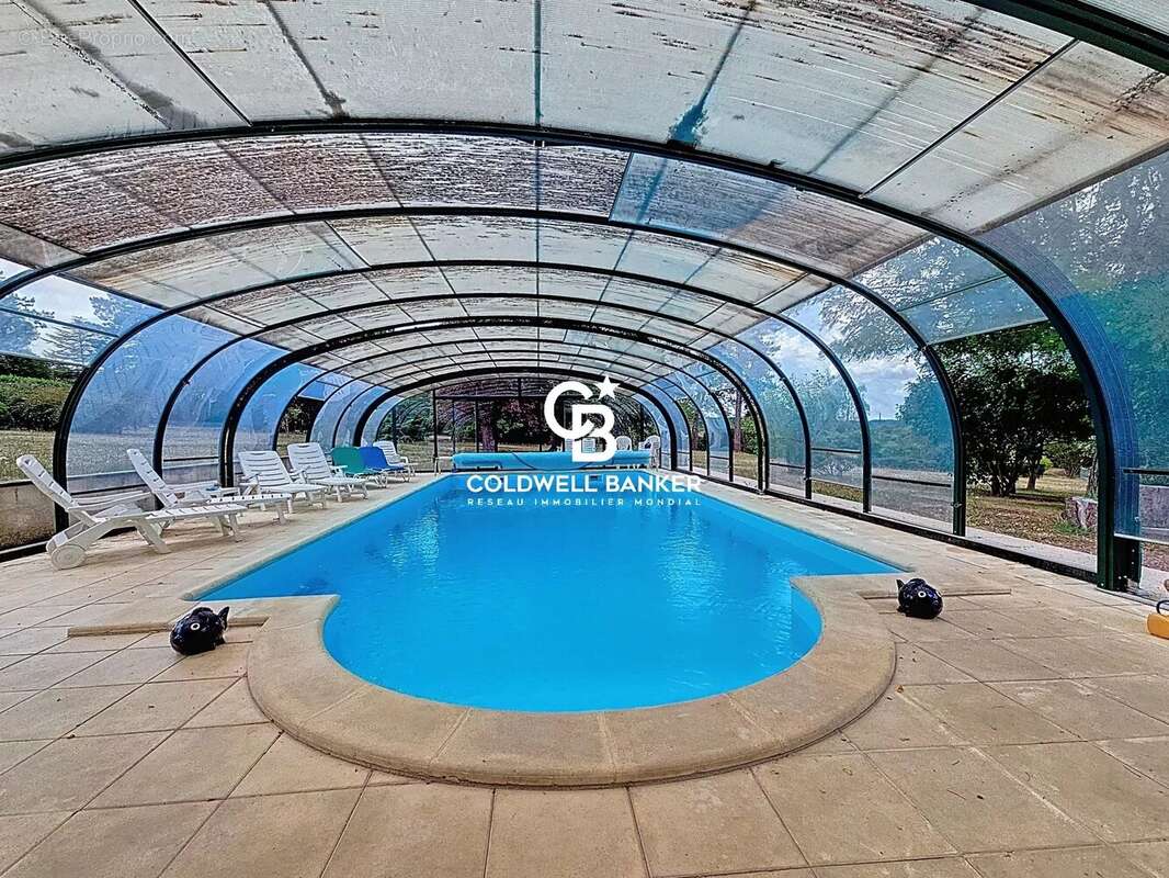 Maison à ROULLET-SAINT-ESTEPHE