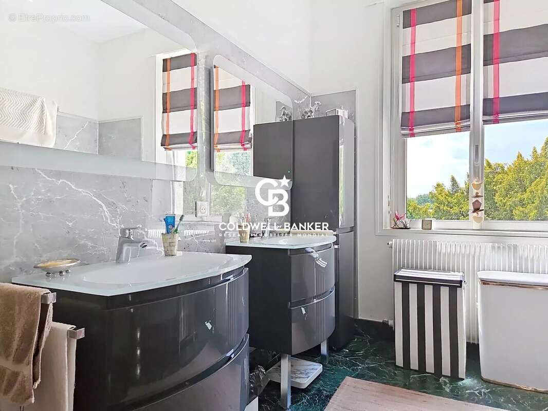 Maison à ROULLET-SAINT-ESTEPHE