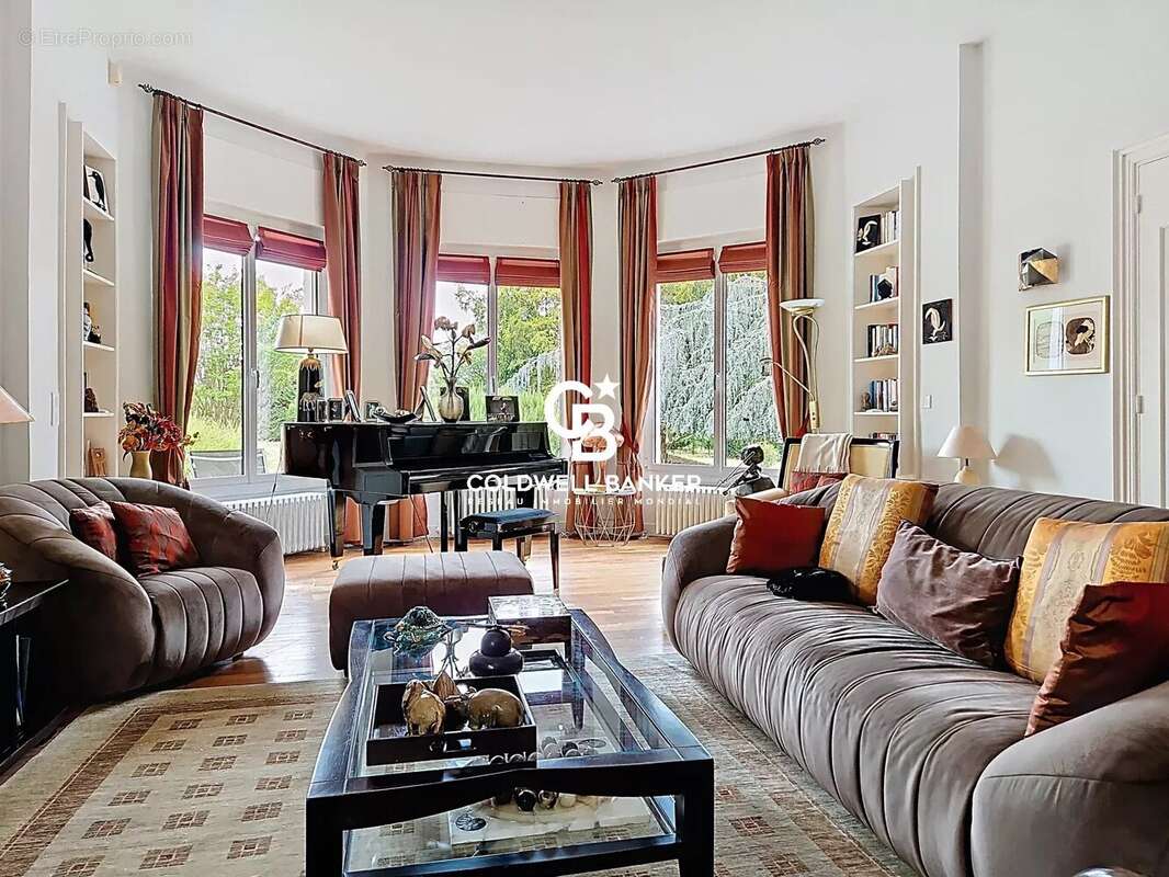 Maison à ROULLET-SAINT-ESTEPHE