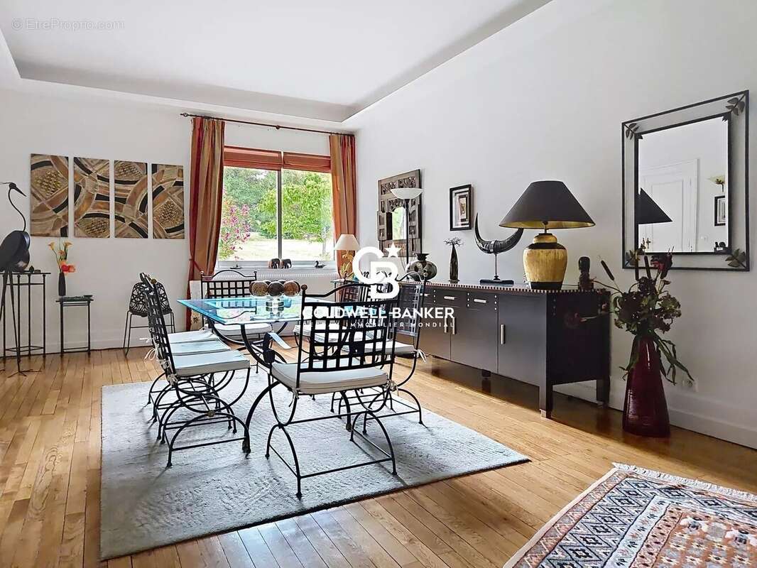 Maison à ROULLET-SAINT-ESTEPHE