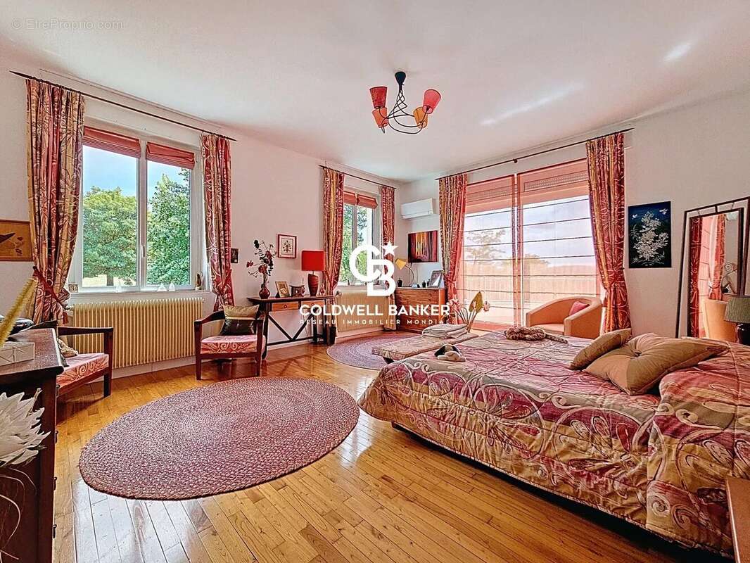 Maison à ROULLET-SAINT-ESTEPHE