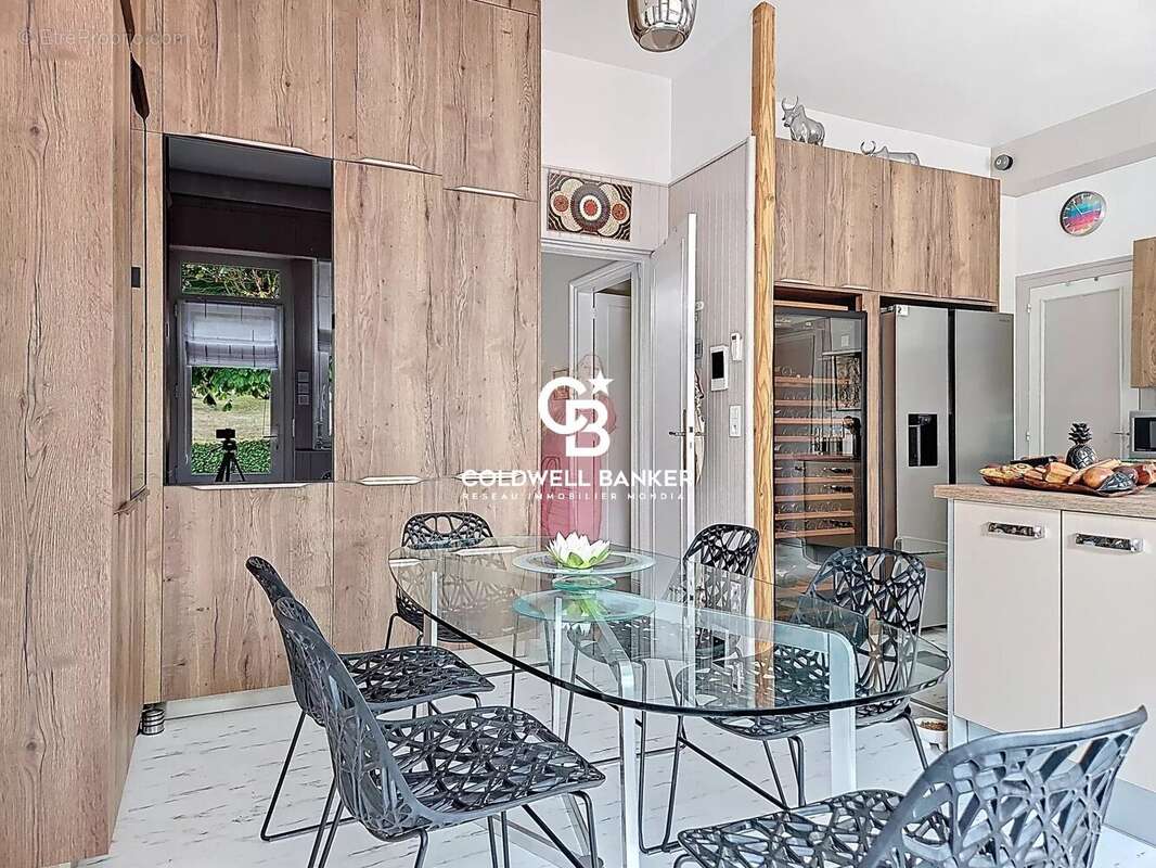 Maison à ROULLET-SAINT-ESTEPHE