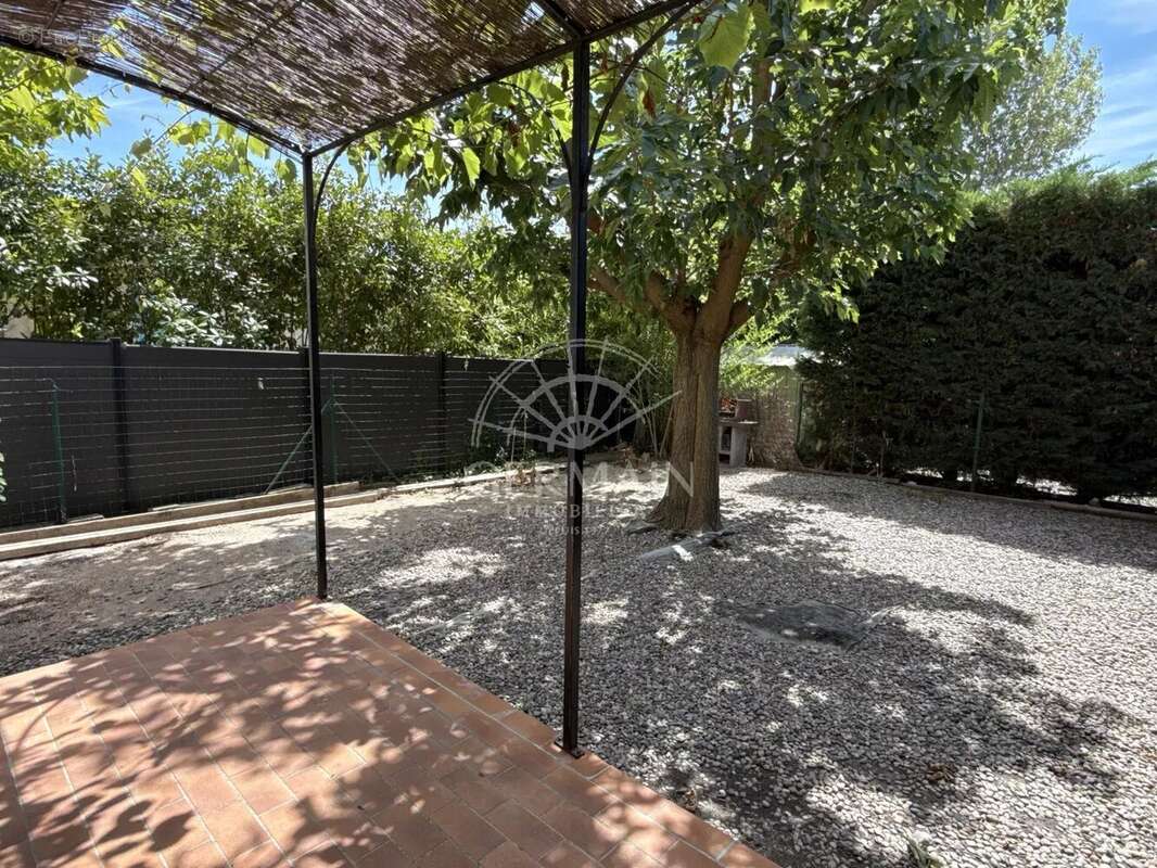 Maison à L'ISLE-SUR-LA-SORGUE