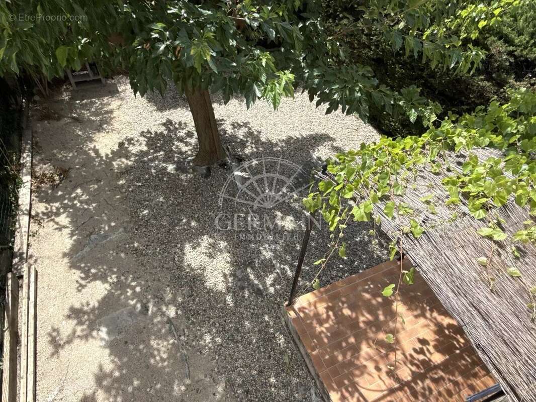 Maison à L'ISLE-SUR-LA-SORGUE