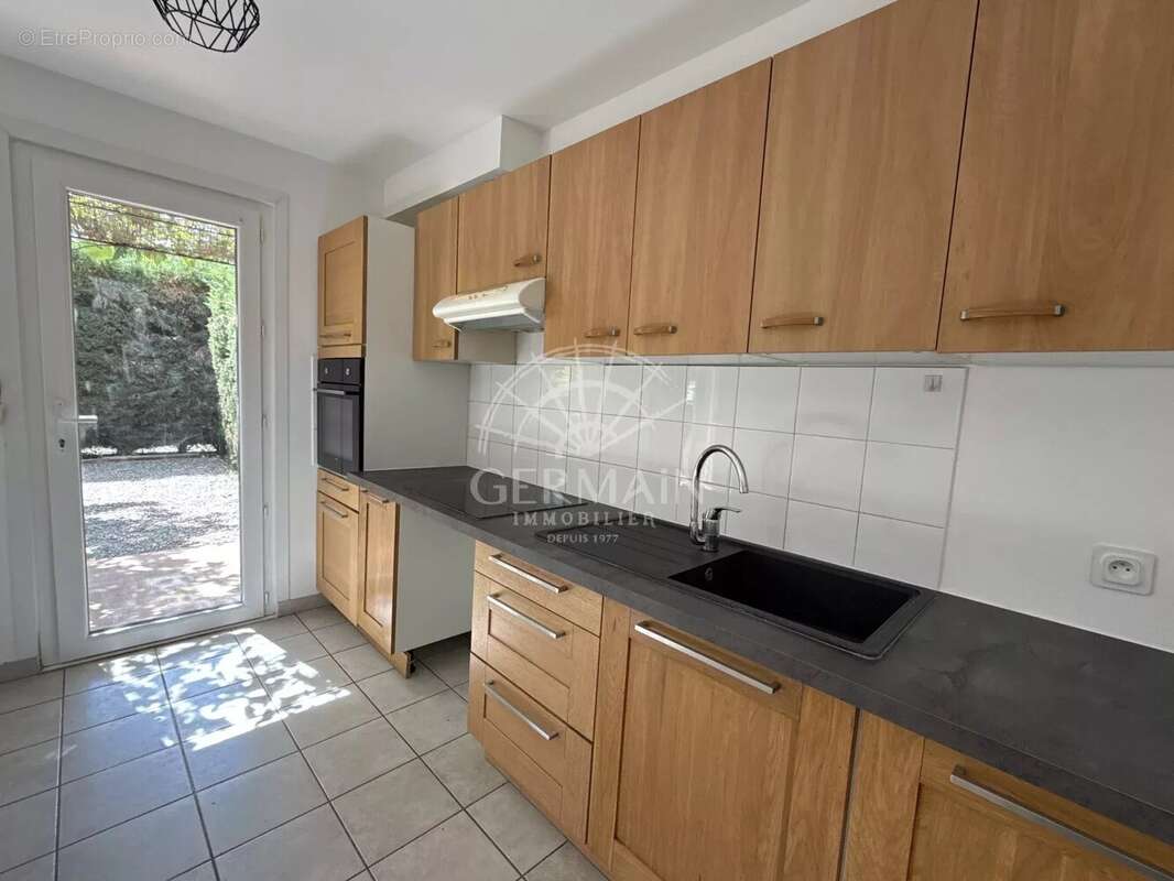 Maison à L'ISLE-SUR-LA-SORGUE