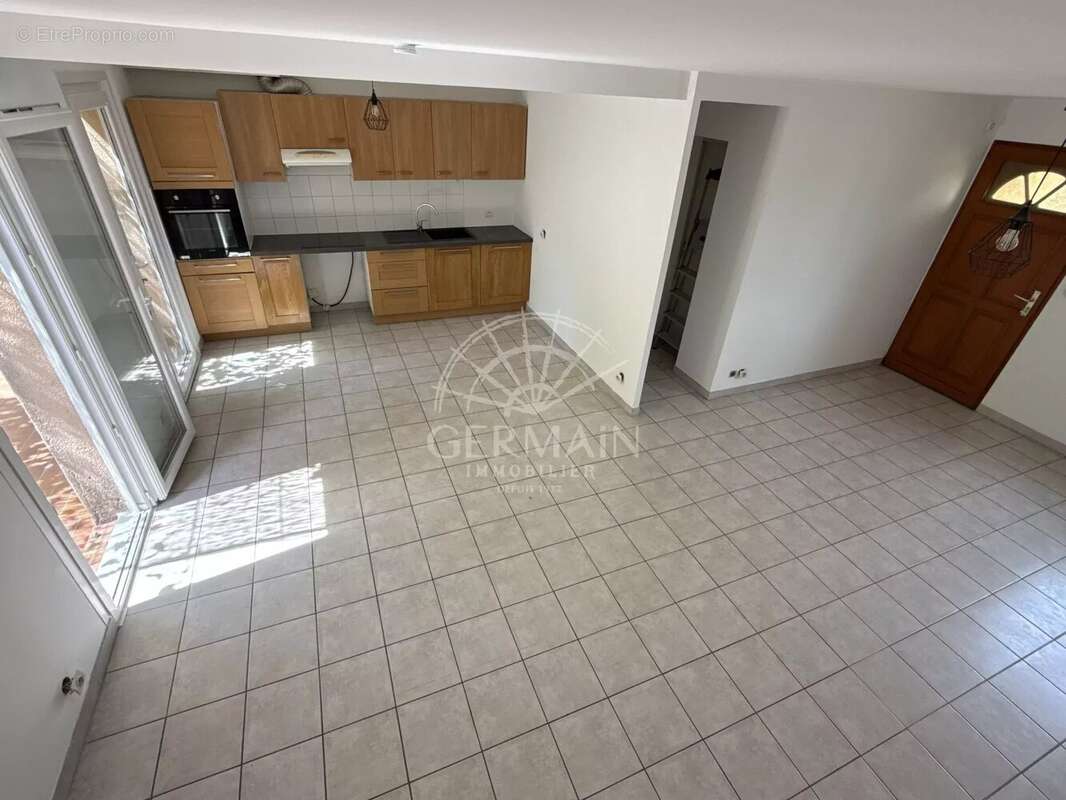 Maison à L'ISLE-SUR-LA-SORGUE