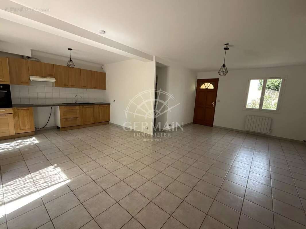 Maison à L'ISLE-SUR-LA-SORGUE