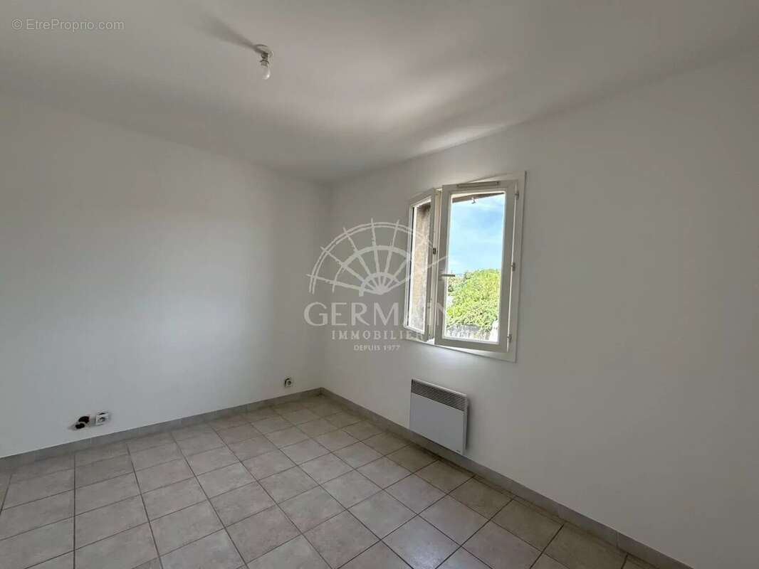 Maison à L'ISLE-SUR-LA-SORGUE