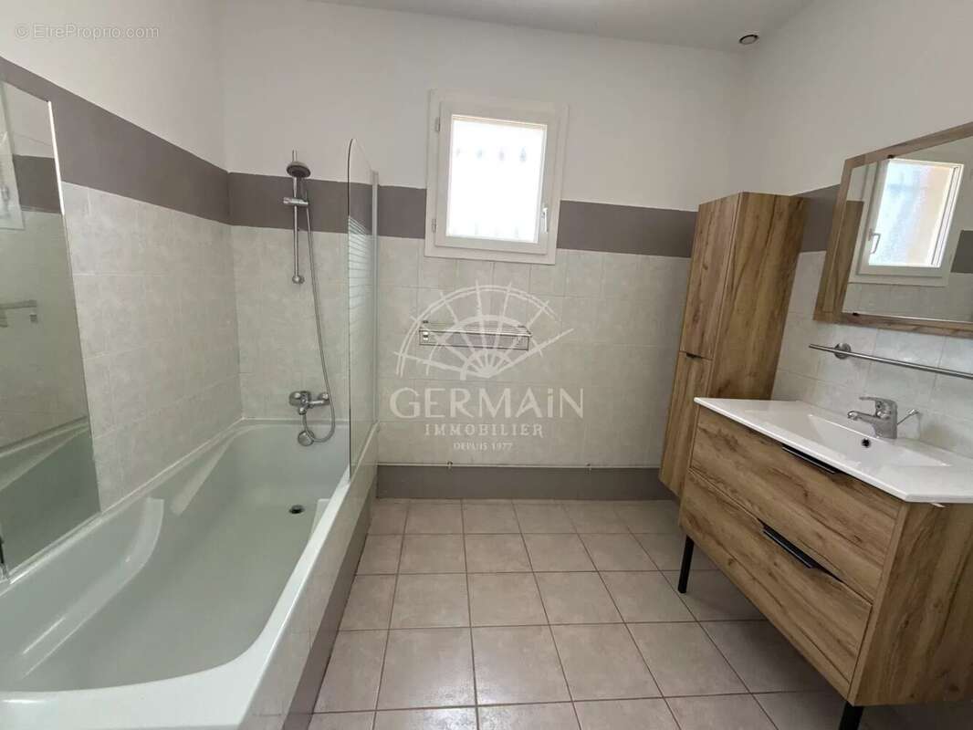 Maison à L'ISLE-SUR-LA-SORGUE