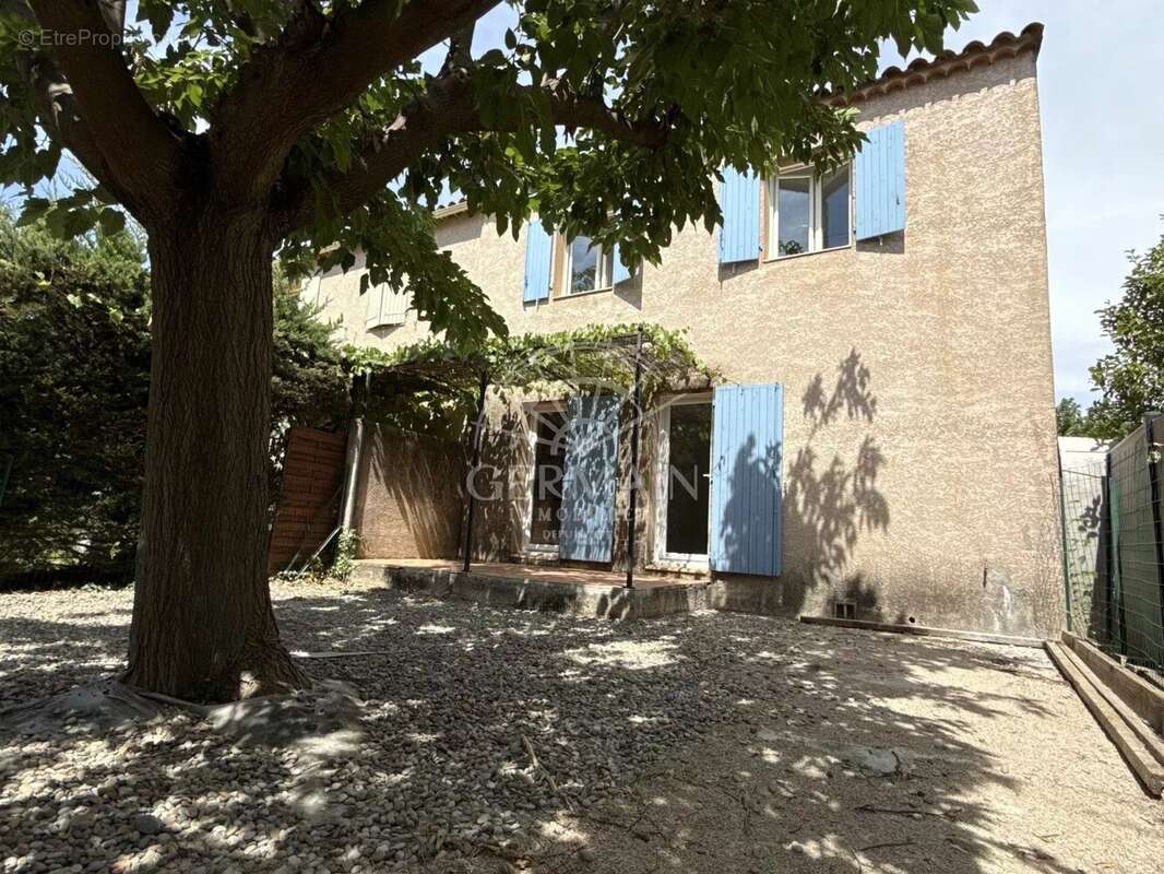 Maison à L'ISLE-SUR-LA-SORGUE