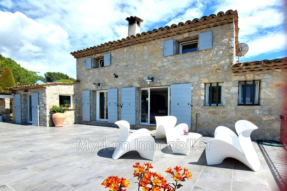 Maison à PEYMEINADE