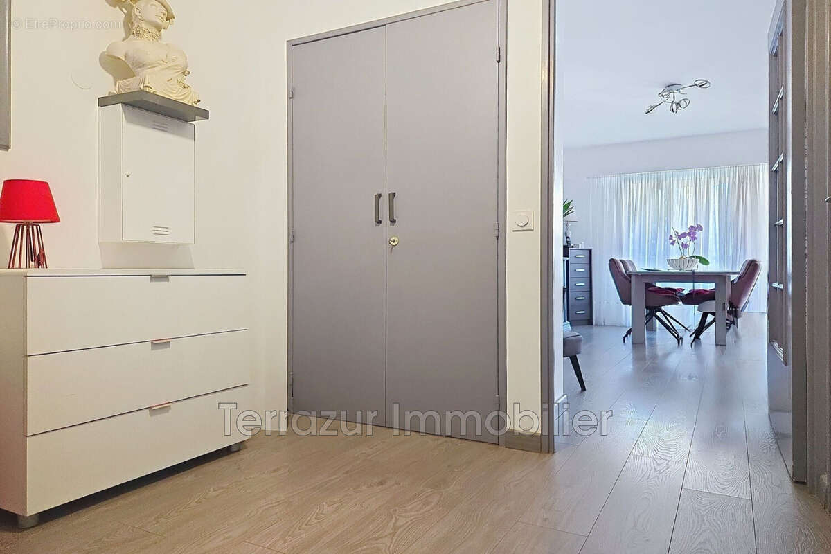 Appartement à VALLAURIS