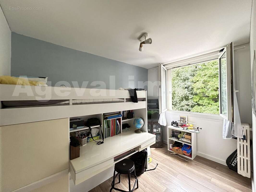 Chambre2 - Appartement à MONTGERON