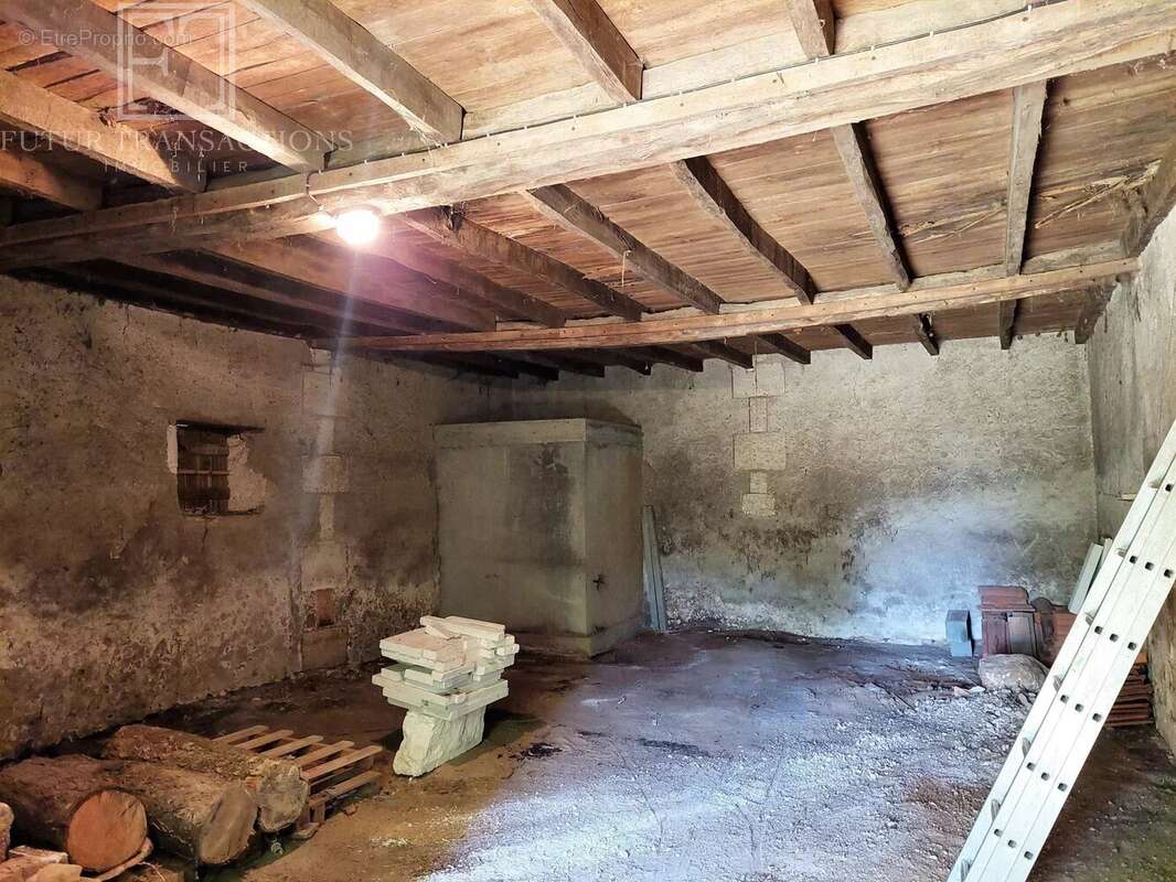 Maison à CHAMPAGNAC-DE-BELAIR