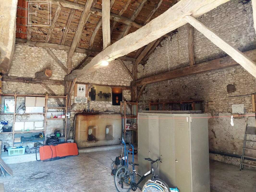 Maison à CHAMPAGNAC-DE-BELAIR