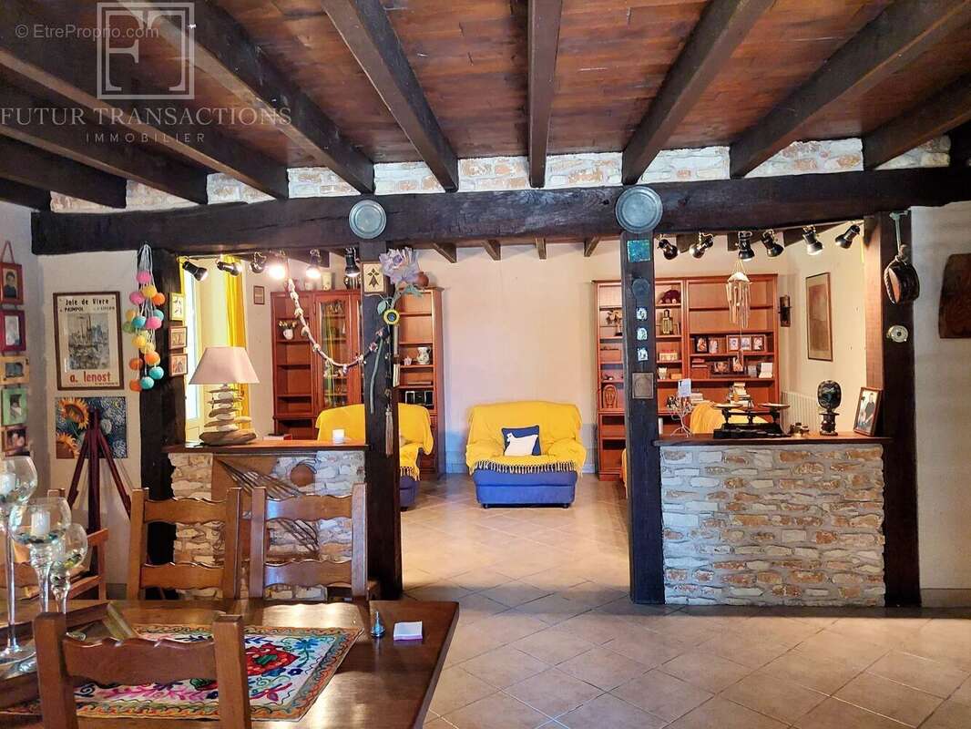 Maison à CHAMPAGNAC-DE-BELAIR