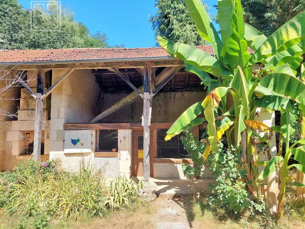 Maison à CHAMPAGNAC-DE-BELAIR