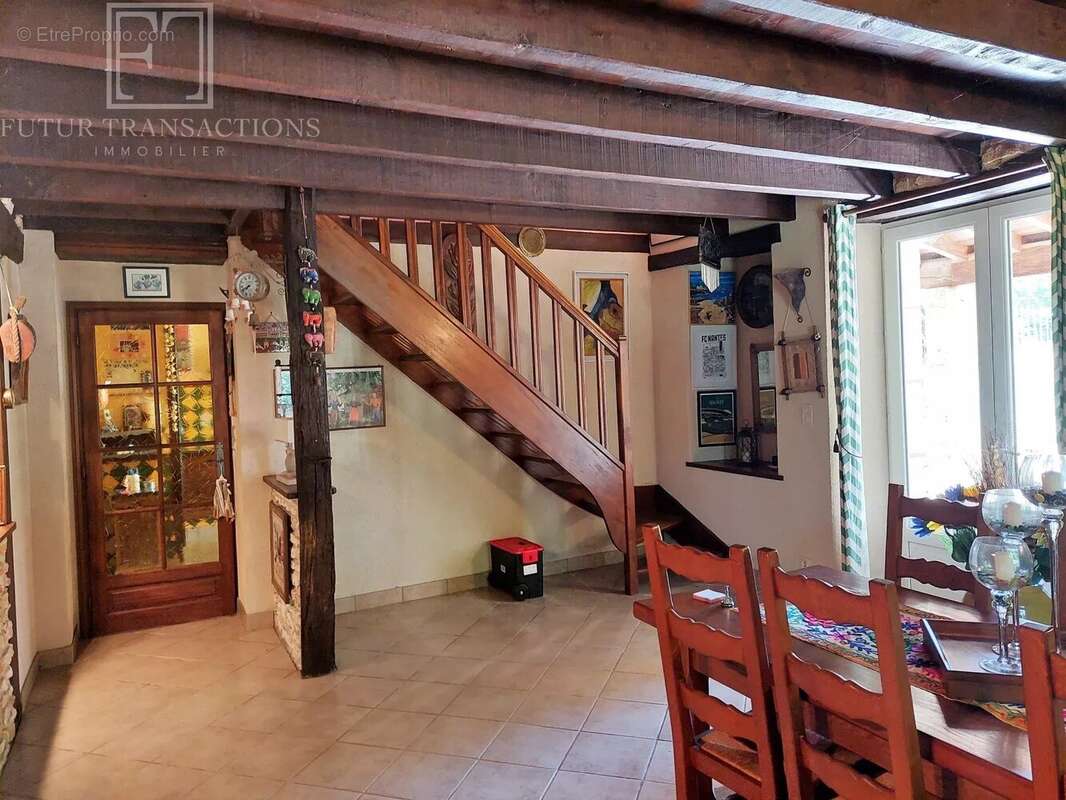 Maison à CHAMPAGNAC-DE-BELAIR