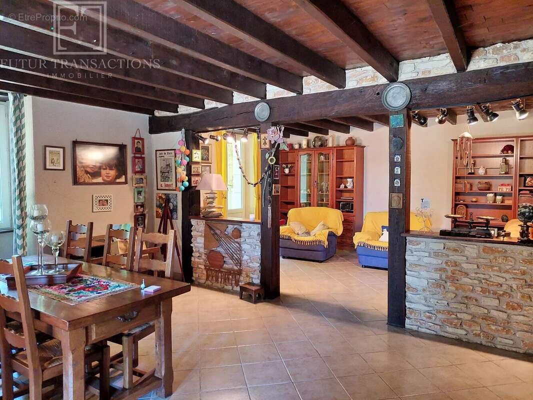 Maison à CHAMPAGNAC-DE-BELAIR